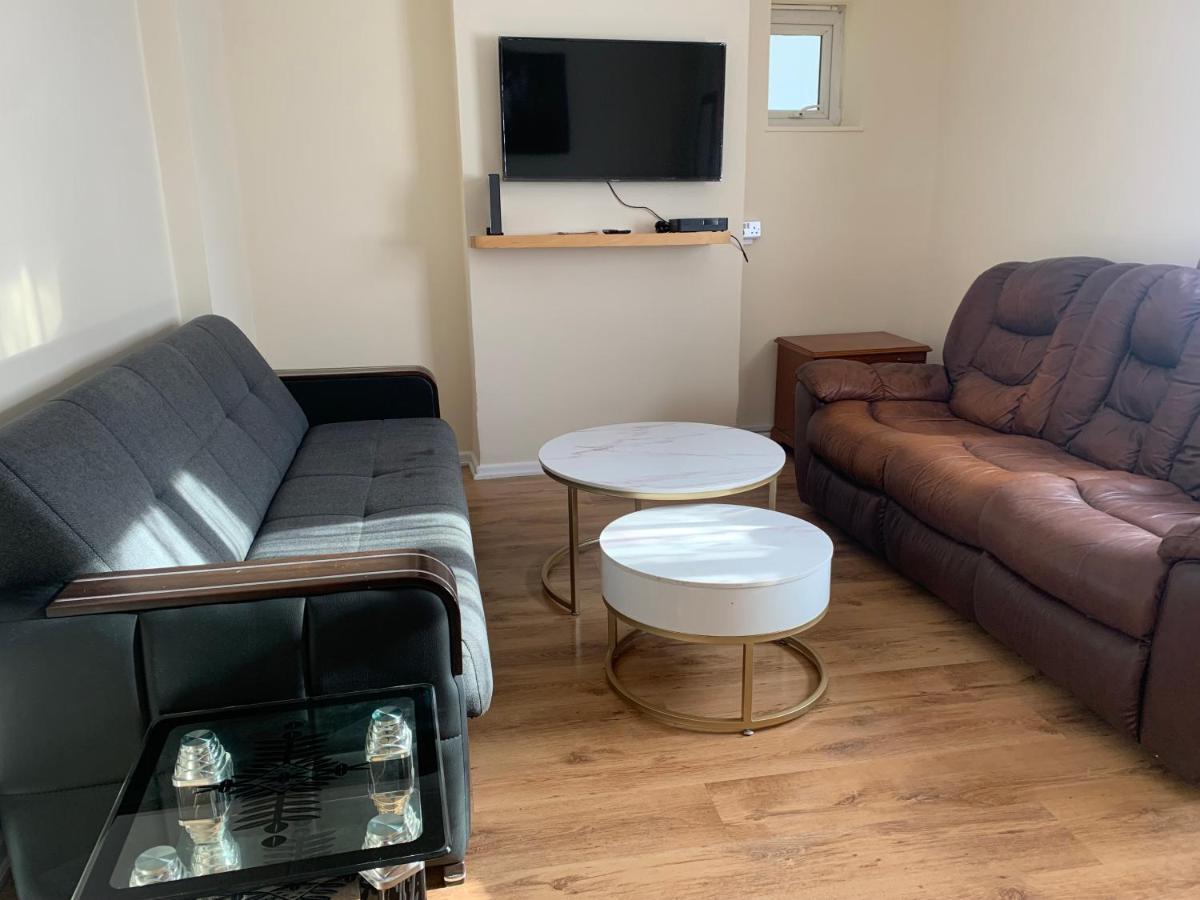 Two Bed Holiday Apartment Londra Dış mekan fotoğraf