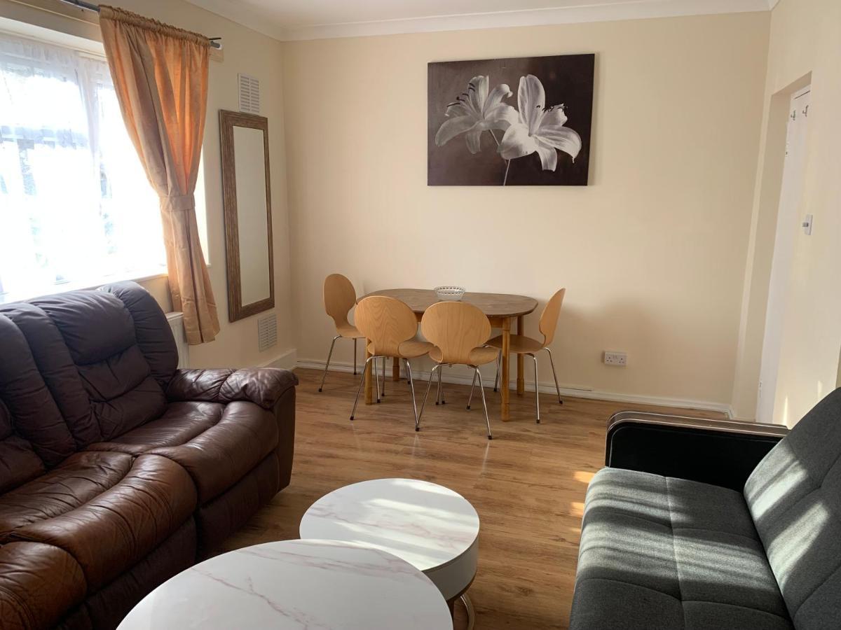 Two Bed Holiday Apartment Londra Dış mekan fotoğraf