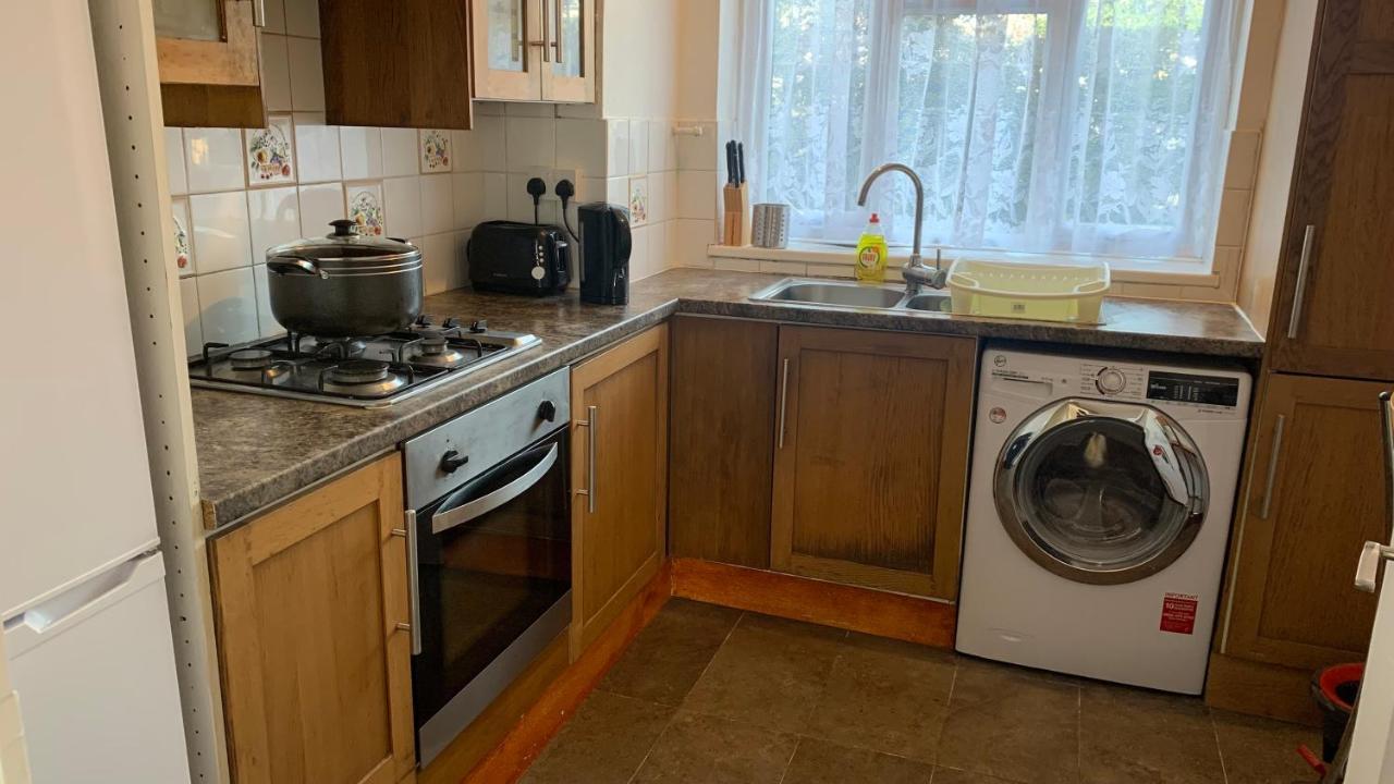 Two Bed Holiday Apartment Londra Dış mekan fotoğraf