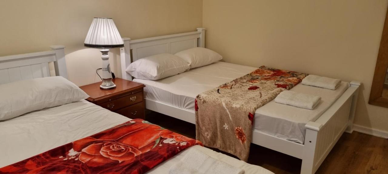 Two Bed Holiday Apartment Londra Dış mekan fotoğraf