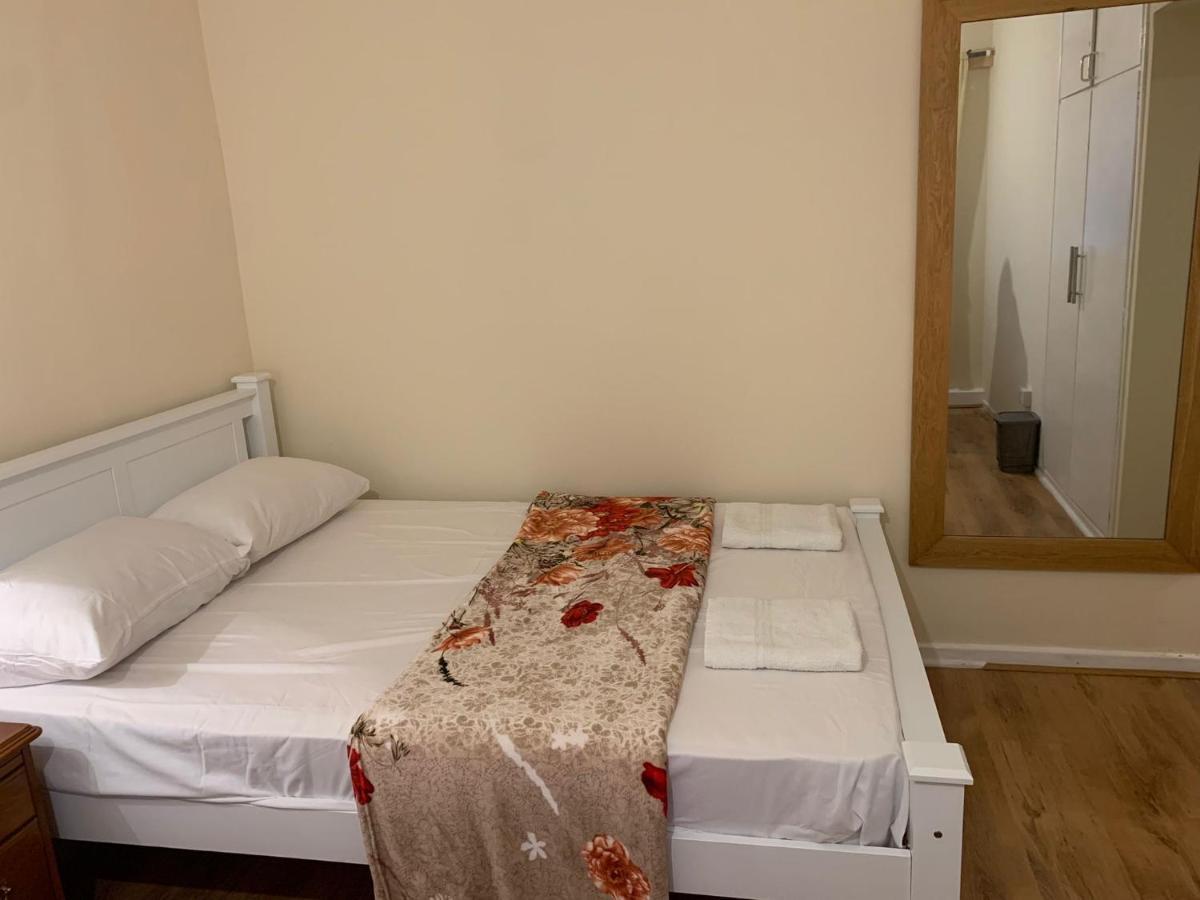 Two Bed Holiday Apartment Londra Dış mekan fotoğraf