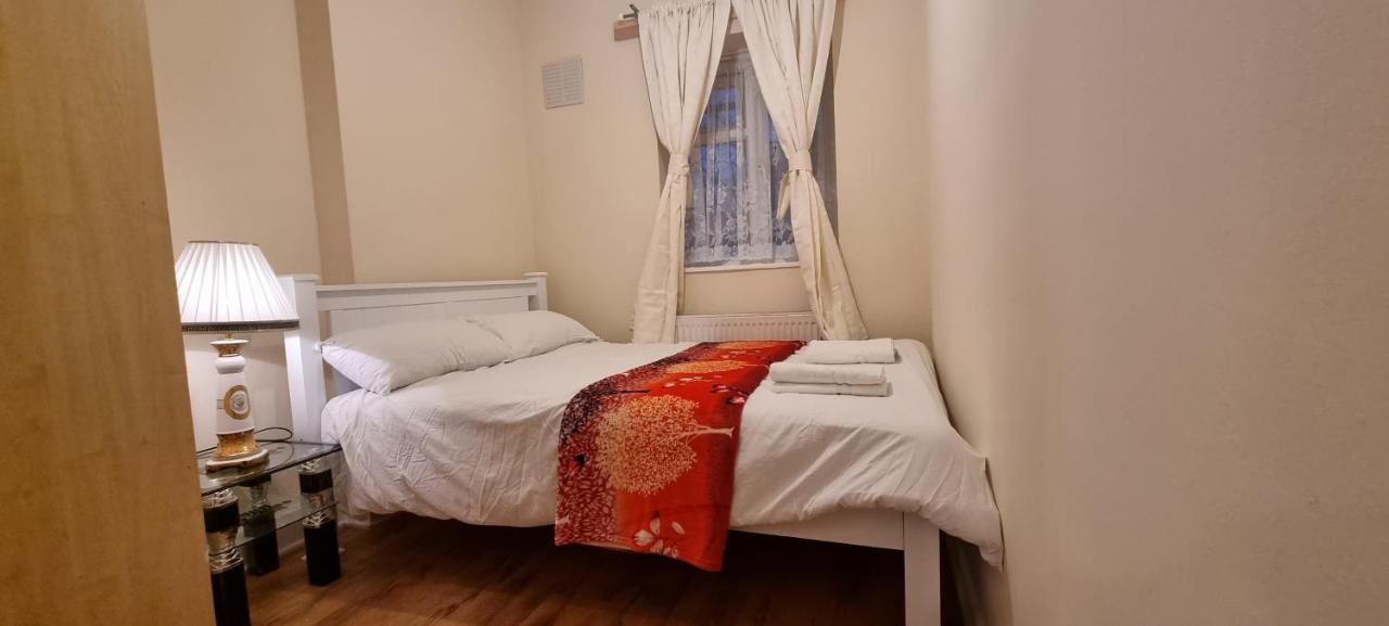 Two Bed Holiday Apartment Londra Dış mekan fotoğraf